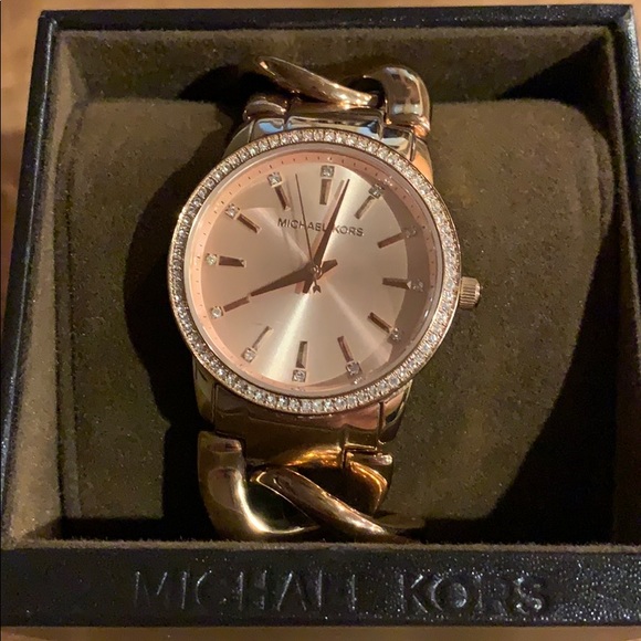 Gorgeous Michael Kors Bracelet Watch!! - Picture 7 of 7
